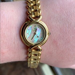 Authentic Fendi Mother of Pearl Gold Watch 700G